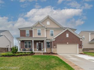 16476 Adelaide Dr, Macomb, MI 48044