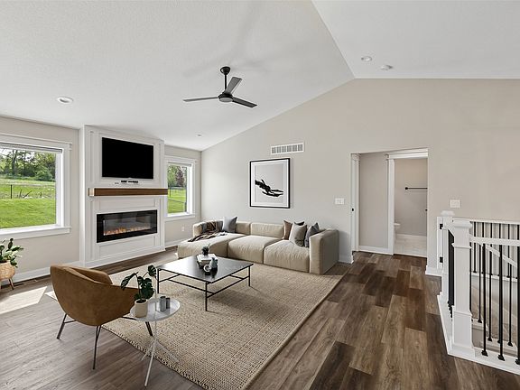 2nd image of 1811 Crabapple Ln