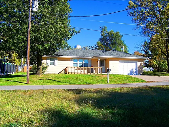 205 S Dallas St, Maysville, MO 64469