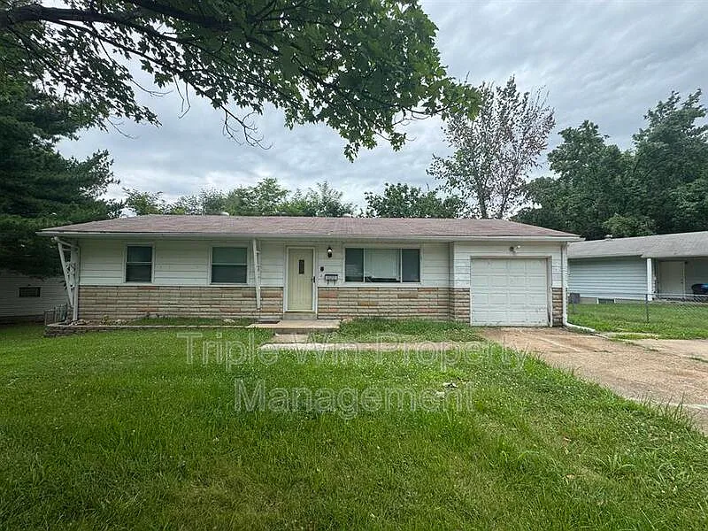 10201 Lilac Ave photo 1