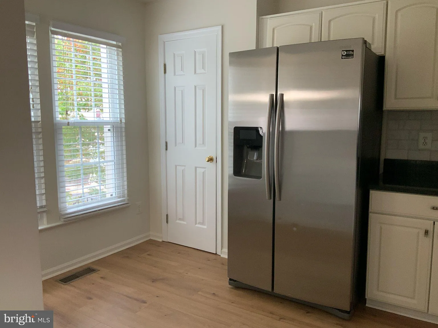3 bed, 4.0 bath, 1152 sqft, $3,450 — Photo 3