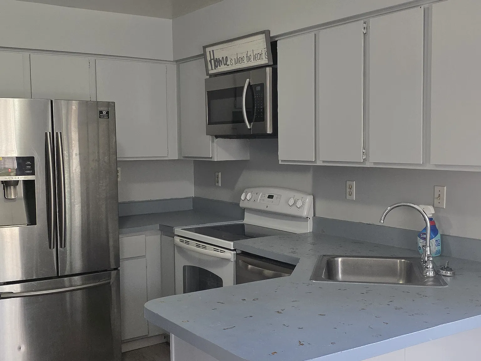 3 bed, 1156 sqft, $2,100 — Photo 3