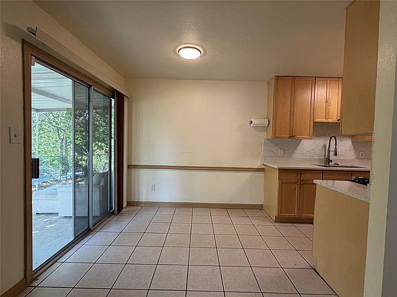 3rd image of 1200 Warrington Dr