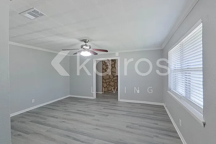 5 bed, 2.5 bath, 2400 sqft, $2,395 — Photo 3