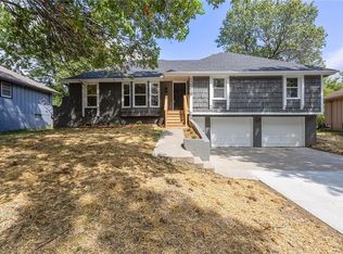 12919 Sycamore Ave, Grandview, MO 64030