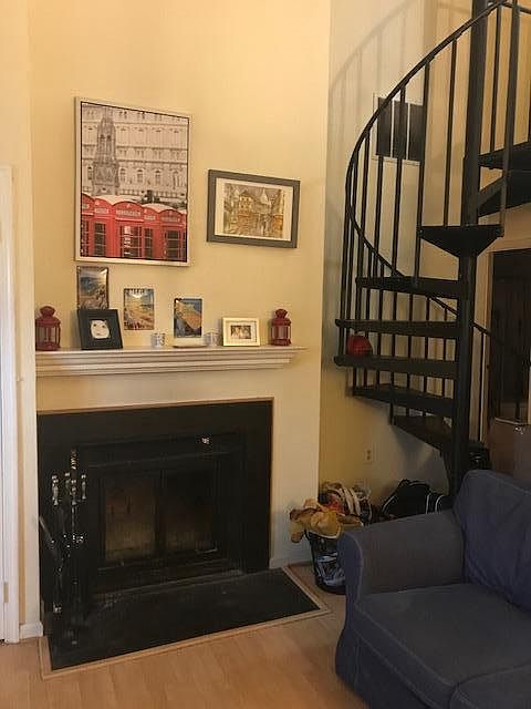 Living room mantel & fireplace 