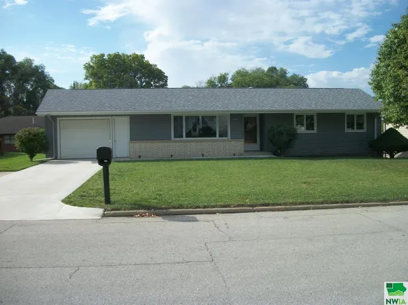 405 Sac St, Cherokee, IA 51012