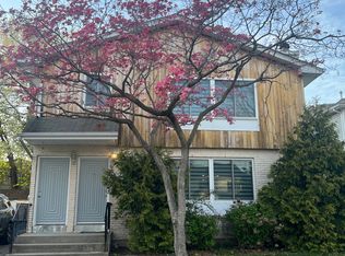 11 Mohegan Ave, Pt Washington, NY 11050