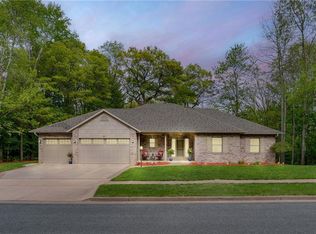 3611 Ridgeway Dr, Eau Claire, WI 54701