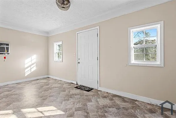 4 bed, 1400 sqft, $2,100 — Photo 3