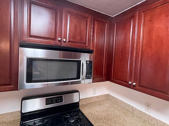 5th image of 5500 Owensmouth Ave APT 211
