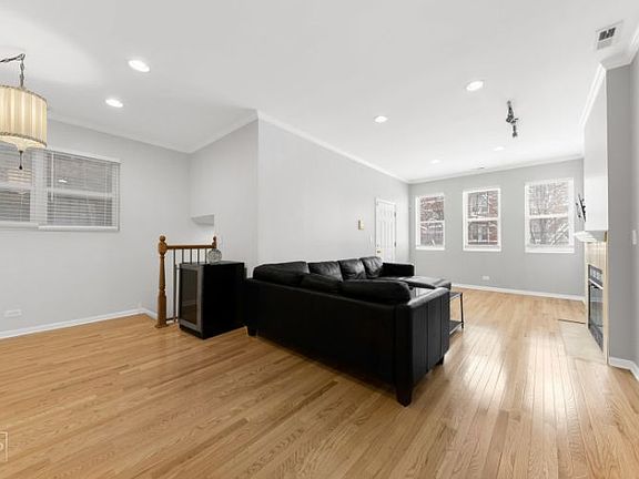 4th image of 1455 N Rockwell St APT 1