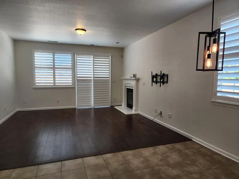 1086 Silver Coyote Dr — Photo 4