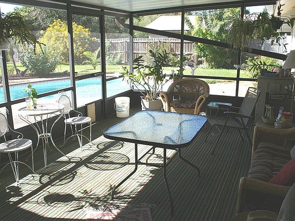 5th image of 7528 Village Green Dr