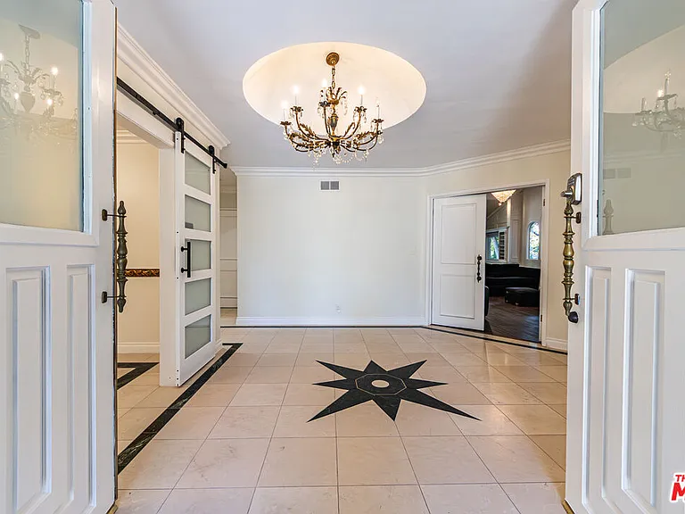 18022 Lake Encino Dr — Photo 2