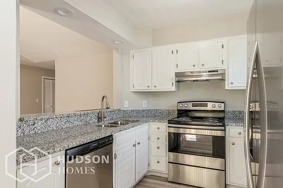 5300 Village Way — Photo 5