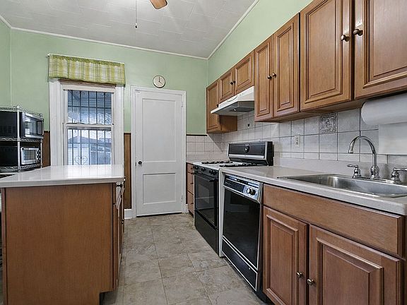 4th image of 230 E 42nd St