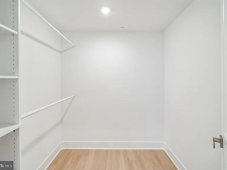 646 N 32nd St #4 — Photo 8