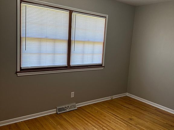 5th image of 3035 S 120th St