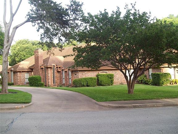 2nd image of 1518 Green Tree Ln