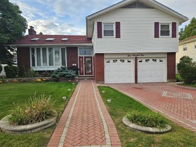 301 Prince Avenue, Freeport, NY, 11520