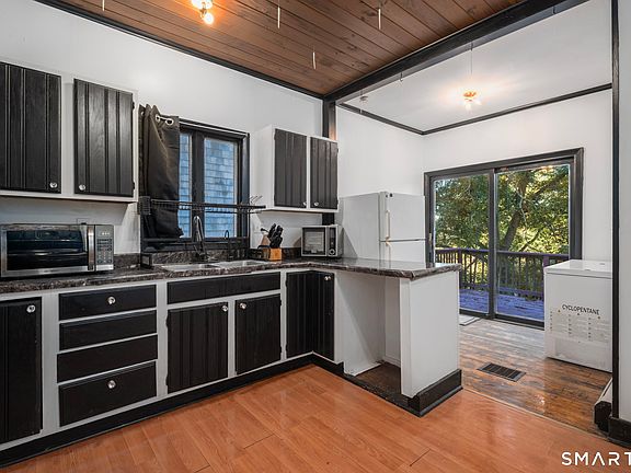3rd image of 213 Laurel Hill Avenue