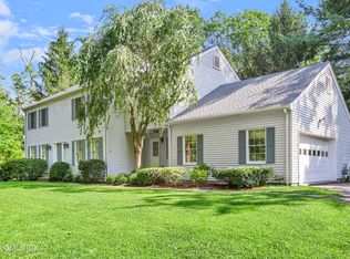 22 Roberta Ln, Greenwich, CT 06830