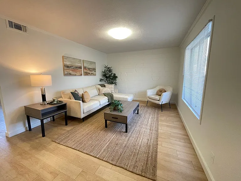 Penthouse — Photo 54