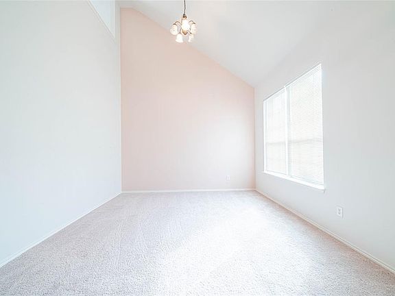 3rd image of 2915 Thistlewood Dr