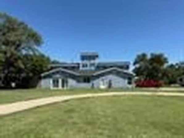 615 W 7th St, Russell, KS 67665