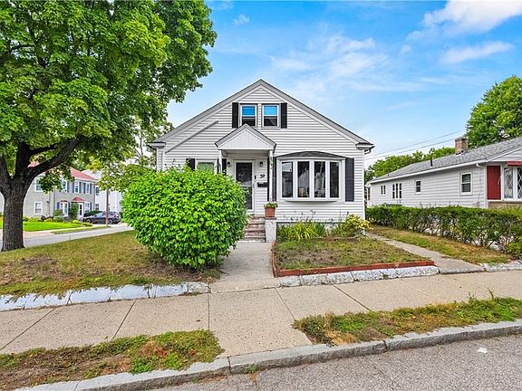 3rd image of 39 Bolton Ave