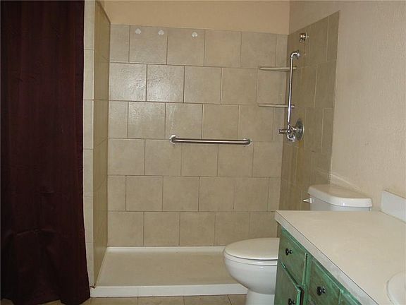 4th image of 411 S 5th St