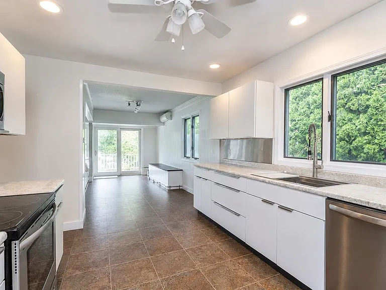 120 Chauncey Ave — Photo 8