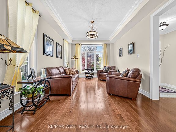 3rd image of 8 Calvados Cres