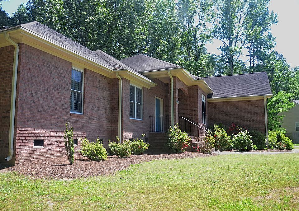 2nd image of 716 Tallwood Cir