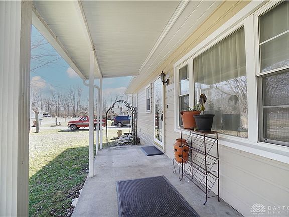 4th image of 551 Elm Dr