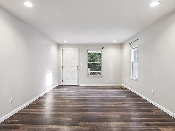 3rd image of 933 E Sea Ave