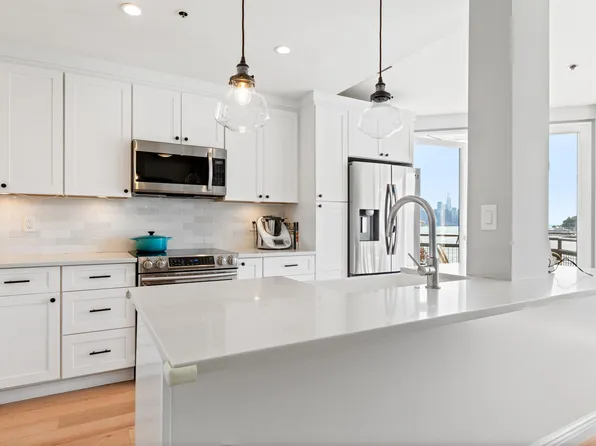 600 Harbor Boulevard image 5 of 21