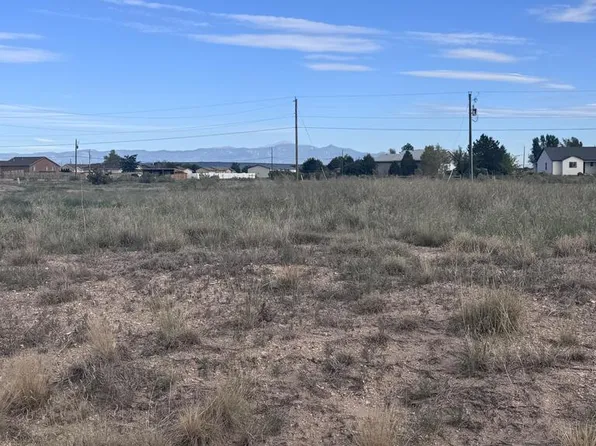 468 N Charlwood Dr, Pueblo West, CO 81007