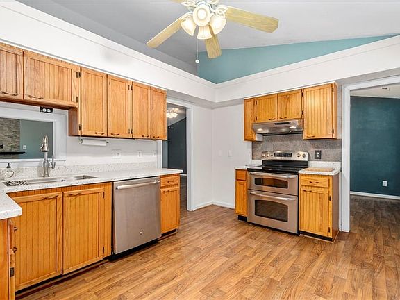 3rd image of 1409 Bayberry Ct S