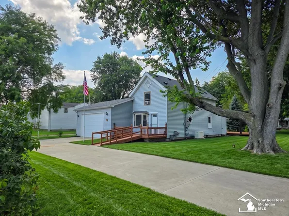 11113 Harold Dr, Luna Pier, MI 48157