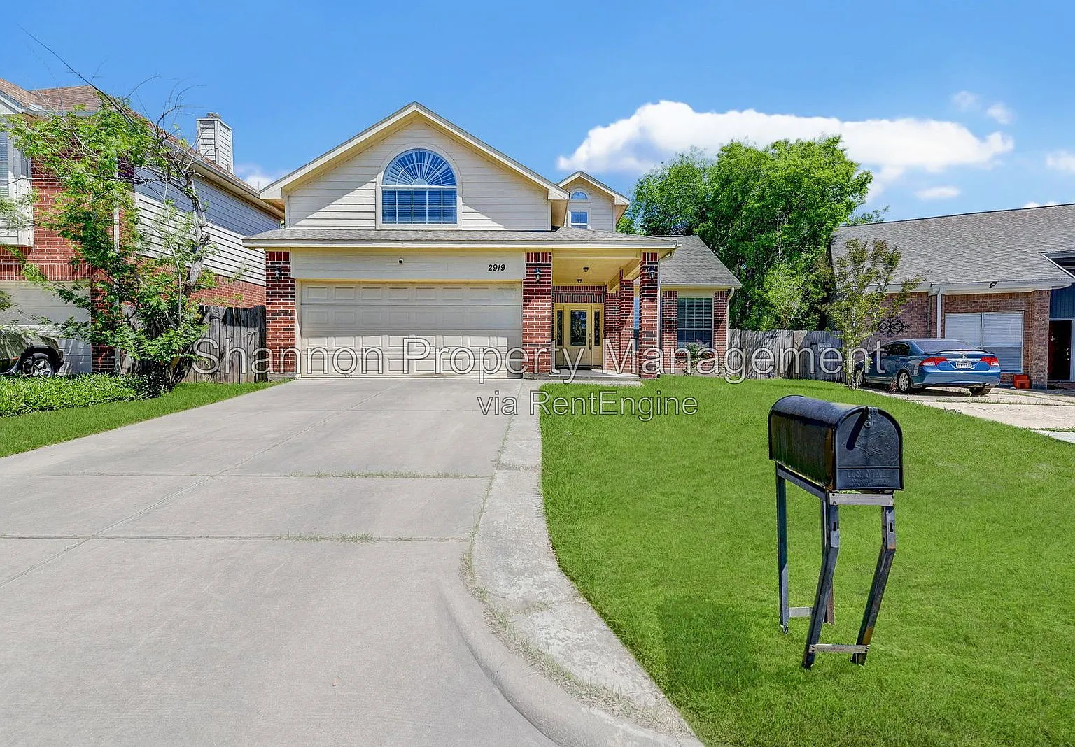 4 bed, 2.5 bath, 2461 sqft, $2,100 — Photo 1