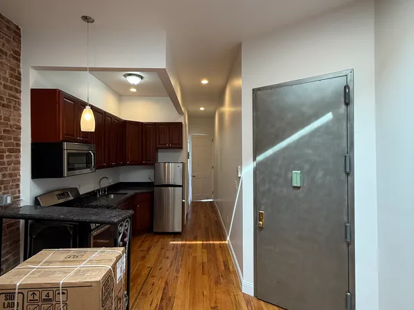 286 Bleecker Street image 1 of 8