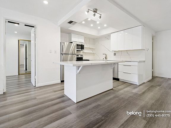 5th image of 321 S San Vicente Blvd APT 101