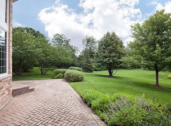 3rd image of 805 Gleneagle Ln