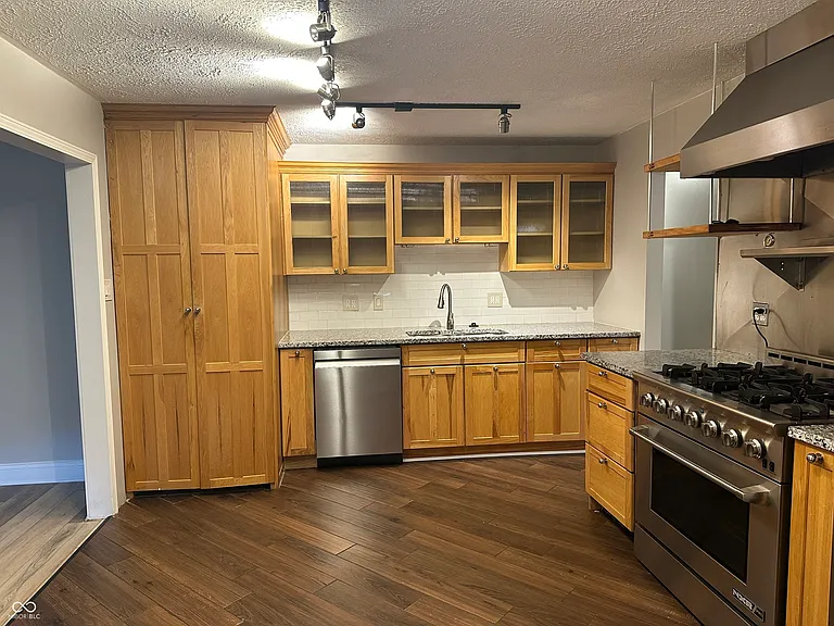 1545 Temperance Ave — Photo 9