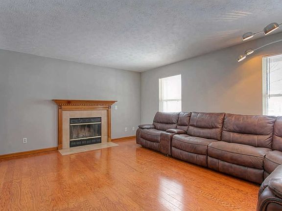 3rd image of 8610 Alexander Ct