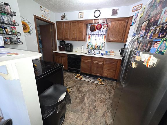 4th image of 183 Chicago Ave