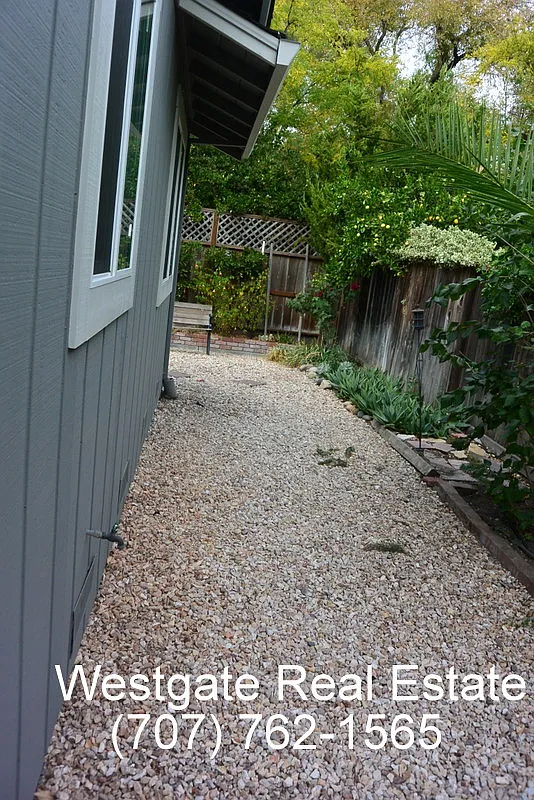 East Sonoma 3/2 Home in Prestwood School Dirstrict - 530 Chase Street — Photo 3