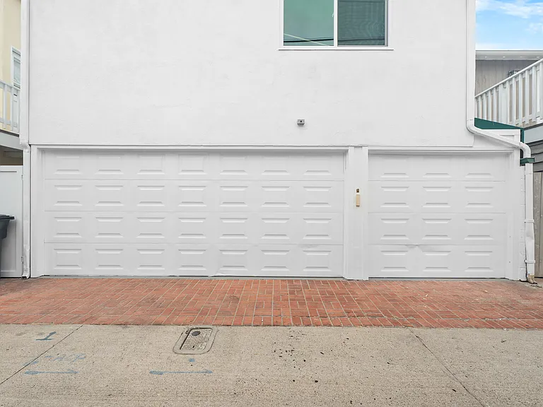 Garage parking for 1 car